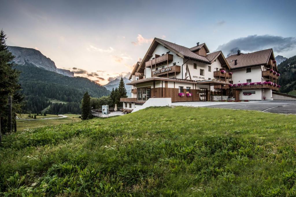 Hotel Arlara Corvara In Badia Exterior photo